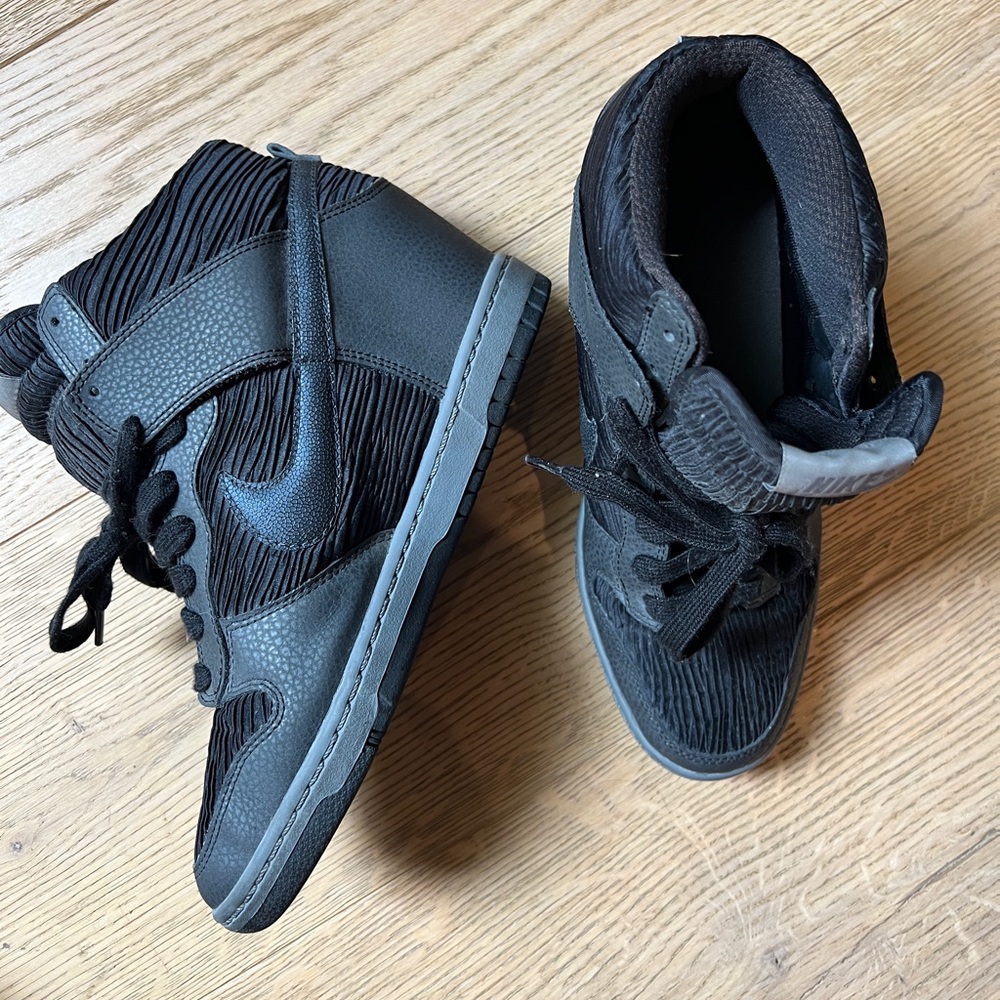NIKE wedge 9.5 black high top
